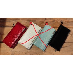 5288 Dámská lakovaná peněženka